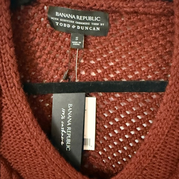 Banana Republic V-Neck Cashmere Sweater - Deep Burgundy - Picture 3 of 7